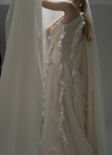 Платье макси из шелка с вертикальными рюшами фото 1232919